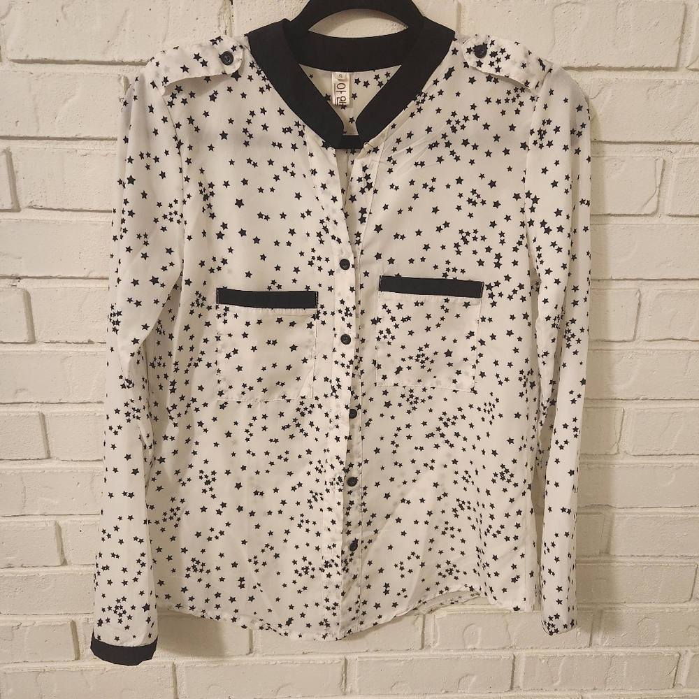 Star Print Button-Up Blouse in White and Black